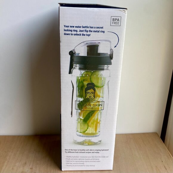 Clean Skin Club: Fruit Infuser Watter Bottle, 1 L, New in Original Packaging. - Picture 7 of 7